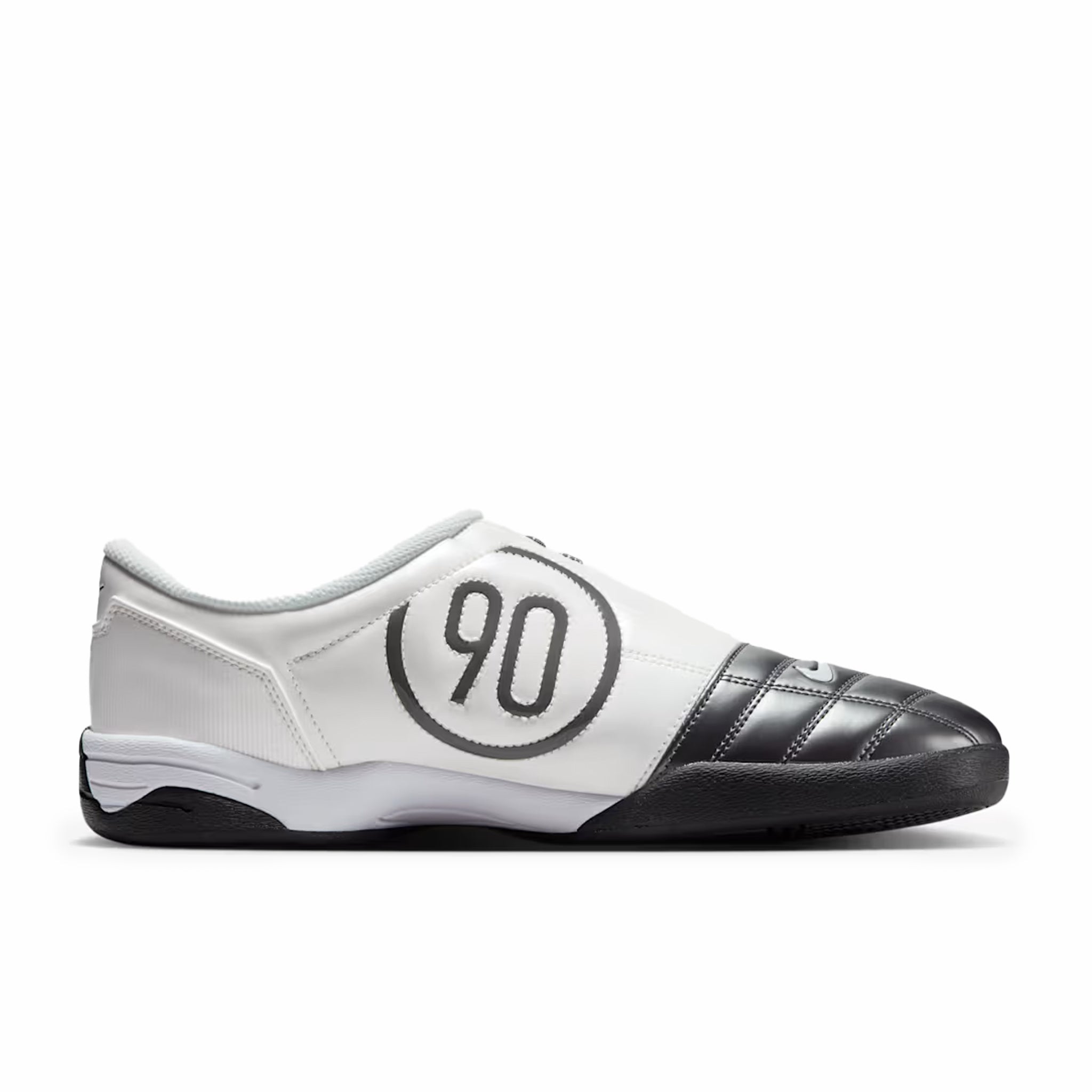 ナイキ トータル90 3 White and Black Nike Men's Total 90 (Light Graphite/Metallic Summit White