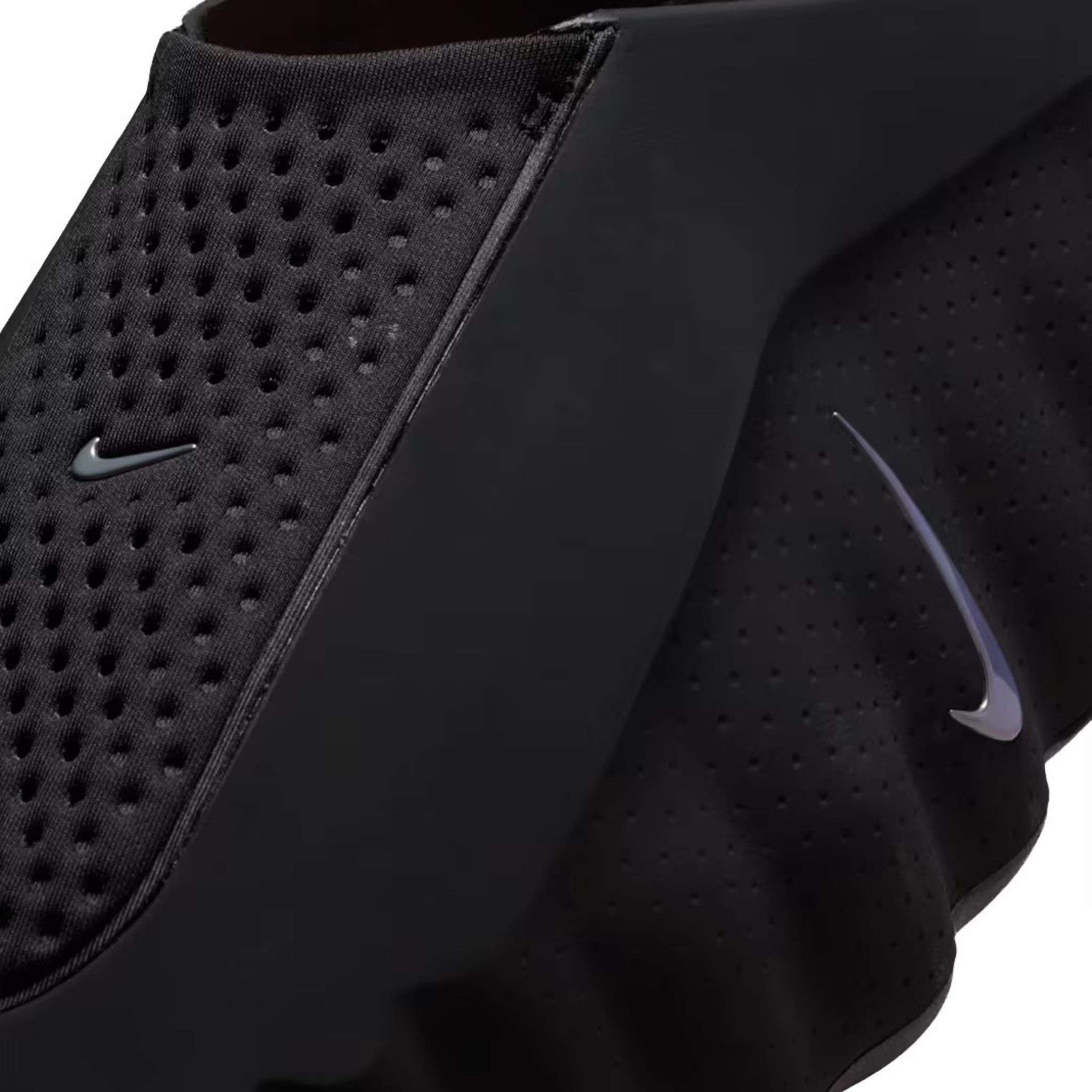 Nike Men's Nike Mind 001 Pregame Mules (Black/Chrome-Hyper Crimson Nike Men's Nike Mind 001 Pregame Mules (Black/Chrome-Hyper Crimson
